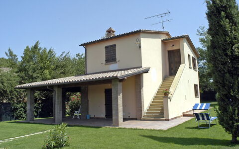 Poderino: Maison, Propriété, Domicile, Bâtiment, Immobilier, Villa, Architecture, Zone Résidentielle, Façade, Chalet