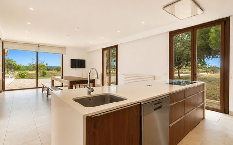 Can Toni: Sol, Sol, Comptoir, Domicile, Dur, Cuisine, Cabinetry, Tache De Bois, Matériau Naturel, Parquet
