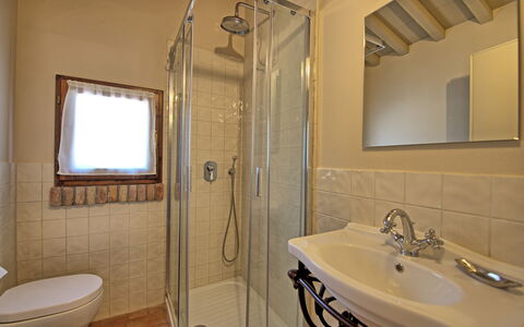Cuccardino: Miroir, Robinet, Luminaire Plomberie, Évier, Propriété, Lavabo, Bâtiment, Salle De Bains, Éclairage, Design Intérieur