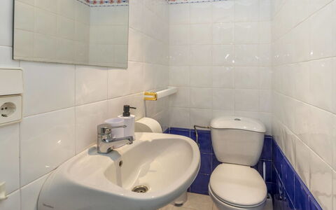 Cala Montero i: Salle De Bains, Lavabo, Luminaire Plomberie, Évier, Sol, Siège De Toilette, Toilette, Sol, Robinet, Design Intérieur