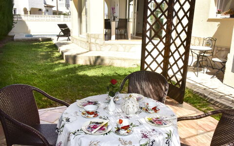 Villa Buena Vida: Pièce, Propriété, Meubles, Restaurant, Design Intérieur, Nappe De Table, Maison, Textile, Linge, Domicile