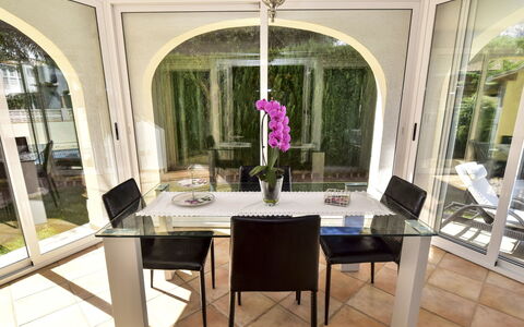 Villa Buena Vida: Propriété, Pièce, Salle À Manger, Design Intérieur, Meubles, Bâtiment, Plafond, Table, Maison, Immobilier