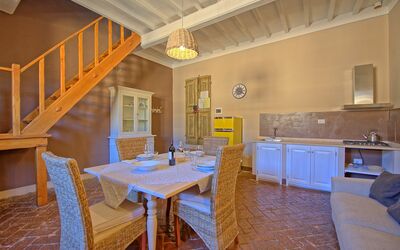 Montegufoni 28: Table, Meubles, Cabinetry, Propriété, Comptoir, Chaise, Cuisine, Bois, Design Intérieur, Canapé