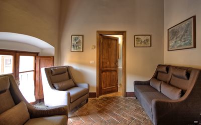 Montegufoni 19B: Pièce, Meubles, Propriété, Bâtiment, Design Intérieur, Salon, Suite, Immobilier, Maison, Sol