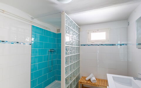 Anaisim: Luminaire Plomberie, Propriété, Douche, Tete De Douche, Bâtiment, Salle De Bains, Design Intérieur, Sol