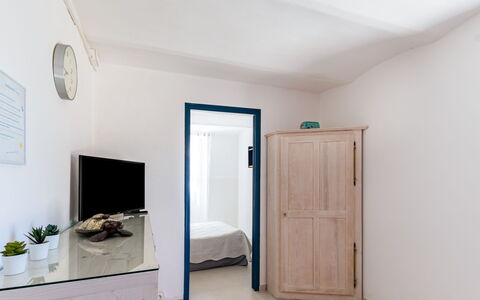 Anaisim: Propriété, Bâtiment, Porte, Bois, Design Intérieur, Cabinetry, Plante D'Appartement, Sol