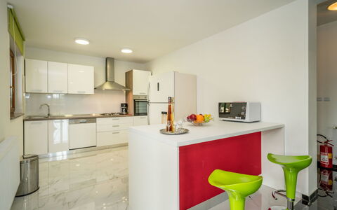 Villa Frankovići: Propriété, Pièce, Design Intérieur, Jaune, Meubles, Bâtiment, Cuisine, Maison, Immobilier, Cabinetry