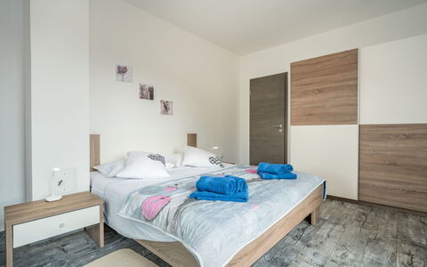 Villa Frankovići: Chambre, Meubles, Pièce, Lit, Propriété, Drap De Lit, Design Intérieur, Cadre De Lit, Sol, Mur