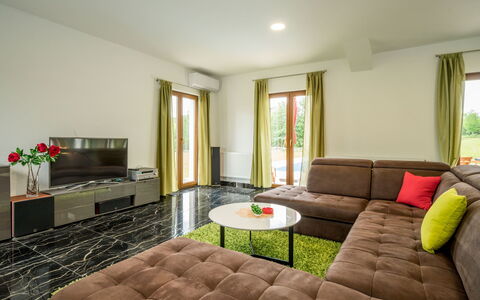 Villa Frankovići: Pièce, Meubles, Propriété, Design Intérieur, Bâtiment, Salon, Maison, Table, Immobilier, Sol