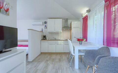 Lucija: Propriété, Pièce, Design Intérieur, Meubles, Bâtiment, Sol, Maison, Architecture, Immobilier, Cuisine