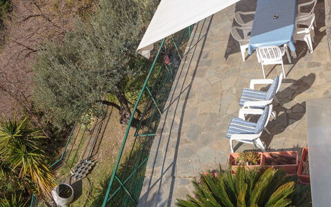Villa Pia Con Piscina a Recco: Végétation, Mur, Architecture, Botanique, Arbre, Maison, Plante, Toit, Géologique Phénomène, Vacances