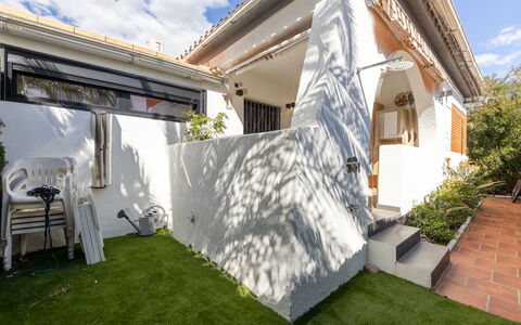 El Aviador: Domicile, Architecture, Toit, Ombre, Balcon, Hacienda, Biens, Plante D'Appartement, Conception, Cour