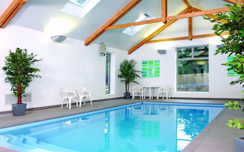 Villa Gallery: L'Eau, Plante, Propriété, Piscine, Bleu Azur, Bâtiment, Design Intérieur, Éclairage, Pot De Fleur, Architecture