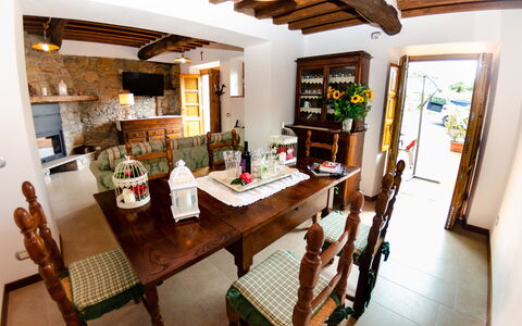 Alla Piazzetta Proprietà: Propriété, Pièce, Bâtiment, Salle À Manger, Meubles, Maison, Table, Design Intérieur, Immobilier, Plafond