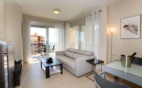 Entremares: Pièce, Propriété, Design Intérieur, Bâtiment, Meubles, Salon, Plafond, Sol, Jaune, Immobilier