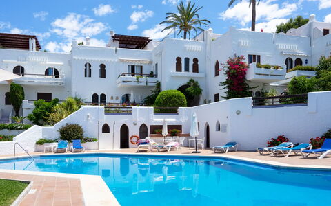 Atalaya Rio Verde: Piscine, Propriété, Bâtiment, Immobilier, Recours, Maison, Vacances, Ville, Bleu Azur, Domicile