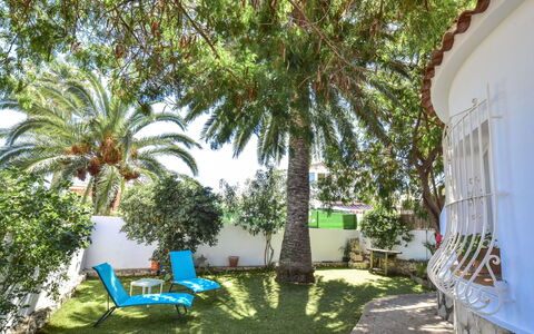 Club San Juan: Zone Résidentielle, Arbuste, Toit, Domicile, Chalet, Allée, Biens, Siding, Aménagement Paysager, Cour