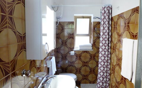 Il Piccolo Nocelleto: Salle De Bains, Pièce, Propriété, Design Intérieur, Rideau, Sol, Mur, Maison, Tuile, Immobilier