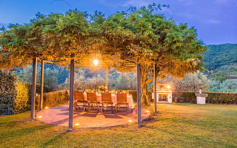 Villa Roncovisi: La Nature, Ciel, Arbre, Paysage Naturel, Éclairage, Immobilier, Paysage, Domicile, Maison, Plante
