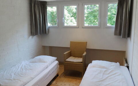 Bungalowpark Landsrade: Meubles, Fenêtre, Bâtiment, Propriété, Confort, Bois, Ombre, Rideau, Design Intérieur