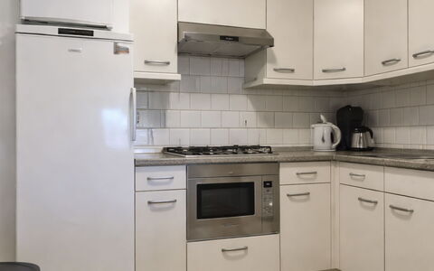 Bungalowpark Landsrade: Appareil De Cuisine, Cuisine, Comptoir, Cabinetry, Principaux Appliance, Électroménager, Le Fourneau, Sol, Cuisinière, Design Intérieur