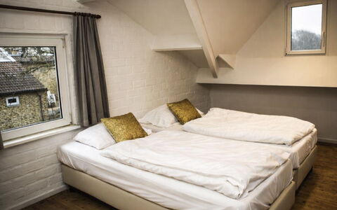 Bungalowpark Landsrade: Chambre, Mur, Lit, Sol, Bois, Literie, Sol, Drap De Lit, Design Intérieur, Pièce