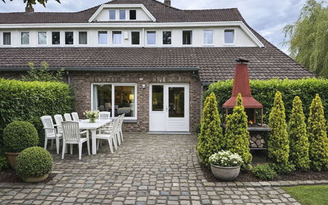 Bungalowpark Landsrade: Bâtiment, Maison, Domicile, Arbuste, Toit, Zone Résidentielle, Architecture, Jardin, Porte