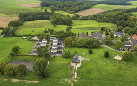 Bungalowpark Landsrade: Arbre, Herbe, Paysage, Maison, Zone Résidentielle, Plaine, Prairie, Domicile, Zone Rurale, Lot Terre