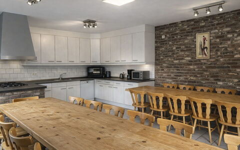 Bungalowpark Landsrade: Meubles, Design Intérieur, Sol, Sol, Bois, Plafond, Table, Cuisine, Luminaire, Table Cuisine Et Salle A Manger