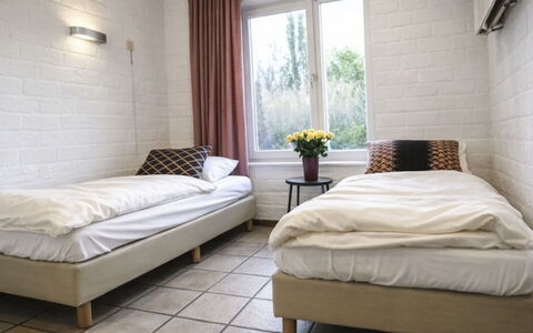 Bungalowpark Landsrade: Lit, Mur, Chambre, Literie, Bois, Sol, Sol, Drap De Lit, Design Intérieur, Meubles