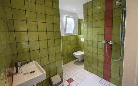 Bungalowpark Landsrade: Mur, Sol, Luminaire Plomberie, Salle De Bains, Sol, Design Intérieur, Lavabo, Plomberie, Robinet, Évier