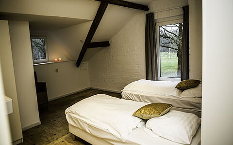 Bungalowpark Landsrade: Propriété, Bâtiment, Meubles, Confort, Cadre De Lit, Bois, Ombre, Fenêtre, Design Intérieur
