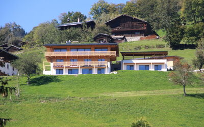 Zell am See 107: Plante, Propriété, Bâtiment, Ciel, Fenêtre, Arbre, Paysage Naturel, Maison, Montagnes, Architecture