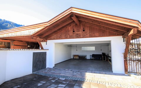 Axams 261: Ciel, Propriété, Bâtiment, Bois, Ombre, Porte De Garage, Maison, Sol, Chalet, Siding