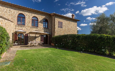Appartamento Il Nido Di Giulia: Propriété, Maison, Bâtiment, Domicile, Immobilier, Biens, Ferme, Chalet, Architecture, Herbe
