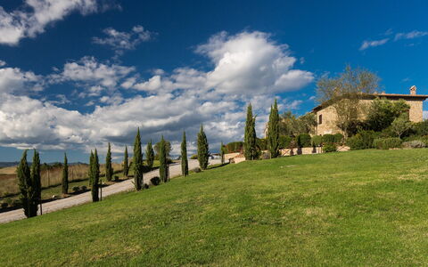 Appartamento Il Nido Di Giulia: Ciel, La Nature, Nuage, Paysage Naturel, Herbe, Jour, Vert, Arbre, Prairie, Propriété