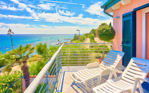 Lucrezia - San Lorenzo: Propriété, Immobilier, Balcon, Bleu Azur, Vacances, Maison, Bâtiment, Porche, Rive, Pièce
