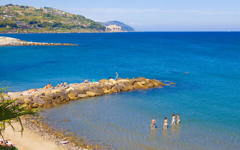 Lucrezia - San Lorenzo: Plan D'Eau, Côte, Mer, Plage, Promontoire, Cotiers Et Relief Océaniques, Rive, Bleu Azur, Anse, Paysage Naturel