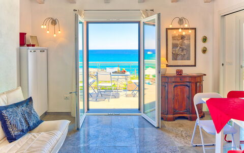 Lucrezia - San Lorenzo: Pièce, Propriété, Meubles, Bâtiment, Design Intérieur, Maison, Immobilier, Chambre, Suite, Sol