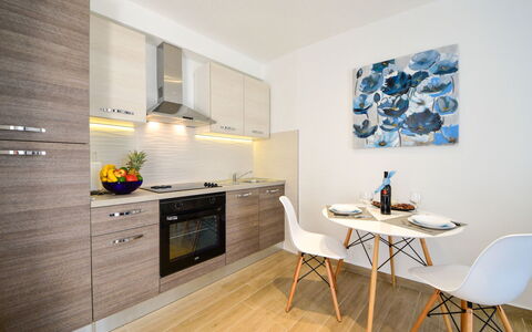 Matea: Cabinetry, Meubles, Comptoir, Bâtiment, Cuisinière, Bois, Table, Design Intérieur, Cuisine, Sol