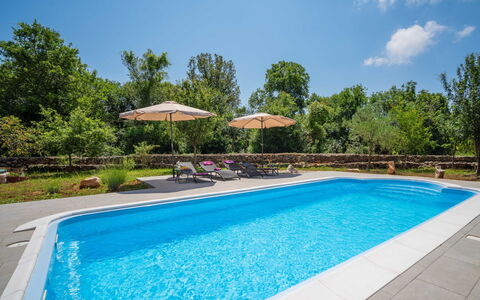 Mila: Piscine, Propriété, Immobilier, Maison, Loisir, Domicile, Bâtiment, Vacances, Biens, Ciel