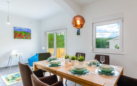 Villa Anđelika: Pièce, Salle À Manger, Meubles, Propriété, Vert, Design Intérieur, Table, Turquoise, Bâtiment, Plafond