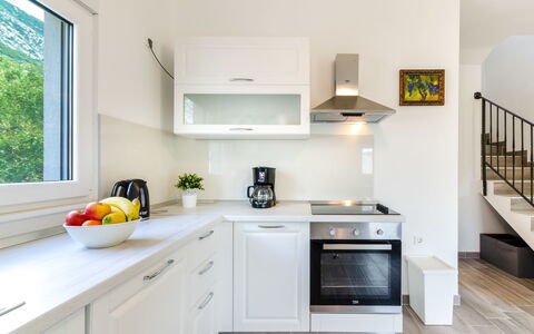 Villa Anđelika: Pièce, Comptoir, Propriété, Meubles, Cuisine, Cabinetry, Design Intérieur, Bâtiment, Sol, Maison