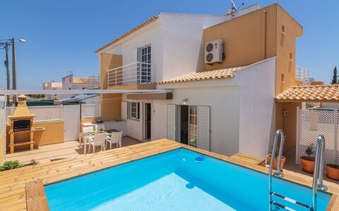 Sunny Home: Bâtiment, Propriété, Ciel, Fenêtre, Piscine, L'Eau, Bleu Azur, Ombre, Maison, Éclairage