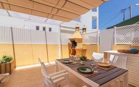 Sunny Home: Table, Meubles, Plante, Plante D'Appartement, Pot De Fleur, Bois, Design Intérieur, Sol, Sol, Bâtiment