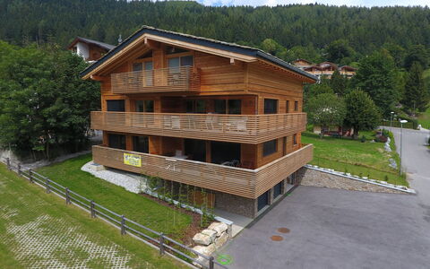Jardins D'Helene: Propriété, Maison, Cabane En Rondins, Bâtiment, Chalet, Immobilier, Architecture, Domicile, Toit, Bois