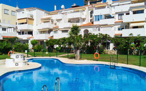 Torremolinos 25: Propriété, Piscine, Recours, Bâtiment, Ville, Appartement, Immobilier, Ville Resort, Hôtel, Loisir