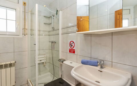Floramar: Luminaire Plomberie, Siège De Toilette, Sol, Lavabo, Évier, Sol, Toilette, Salle De Bains, Design Intérieur, Robinet