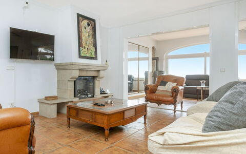 Floramar: Meubles, Sol, Sol, Design Intérieur, Plafond, Canapé, Salon, Pièce, Appartement