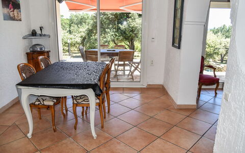 La Chênaie: Propriété, Pièce, Sol, Bâtiment, Meubles, Maison, Immobilier, Tuile, Table, Sol